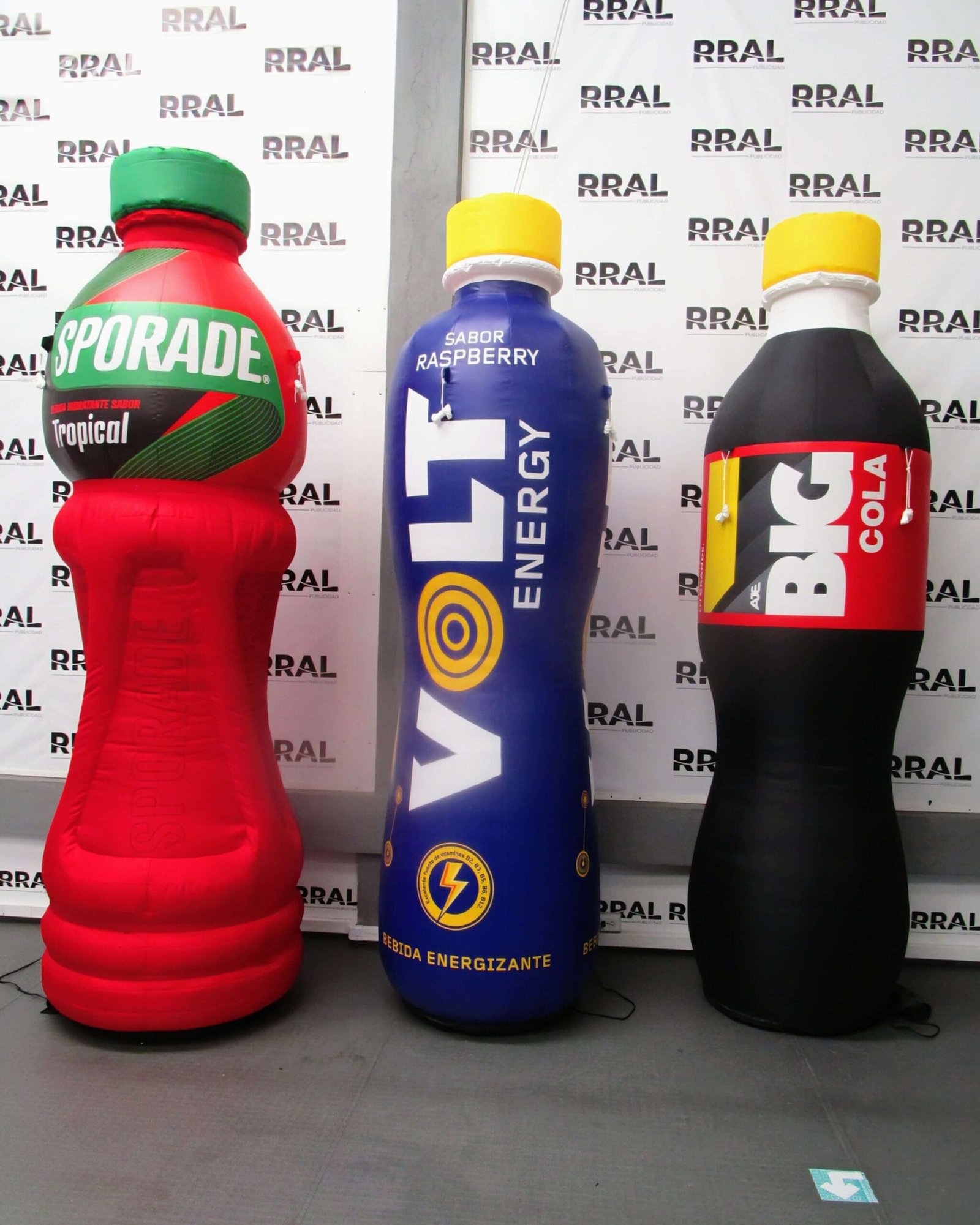 Botellas variadas de refrescos
